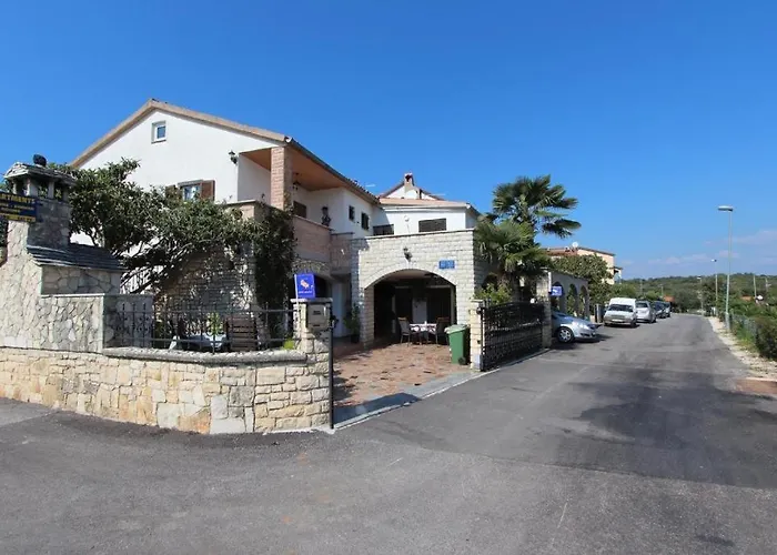 Πανσιόν Licul 3*