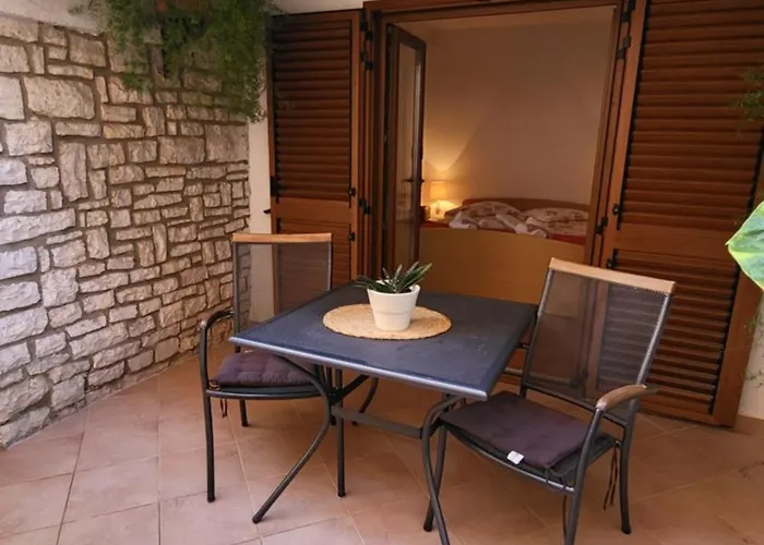 Licul Πανσιόν Ρόβινι